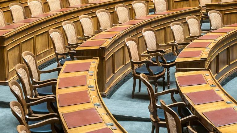 片山財務相「暗号資産は金融インフラ」発言の全体像｜55%→20%税率・金商法移行・新局設置の3本柱